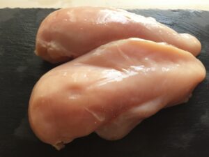サラダチキンの材料の鶏の胸肉