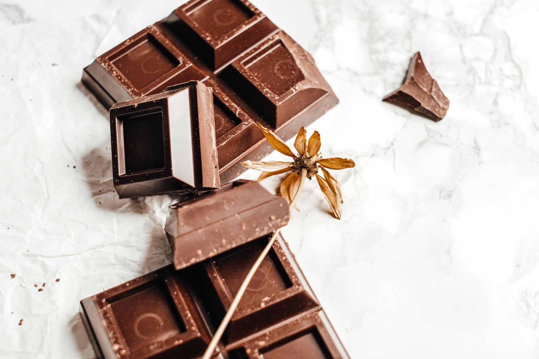 チョコレート効果を食べているシーン