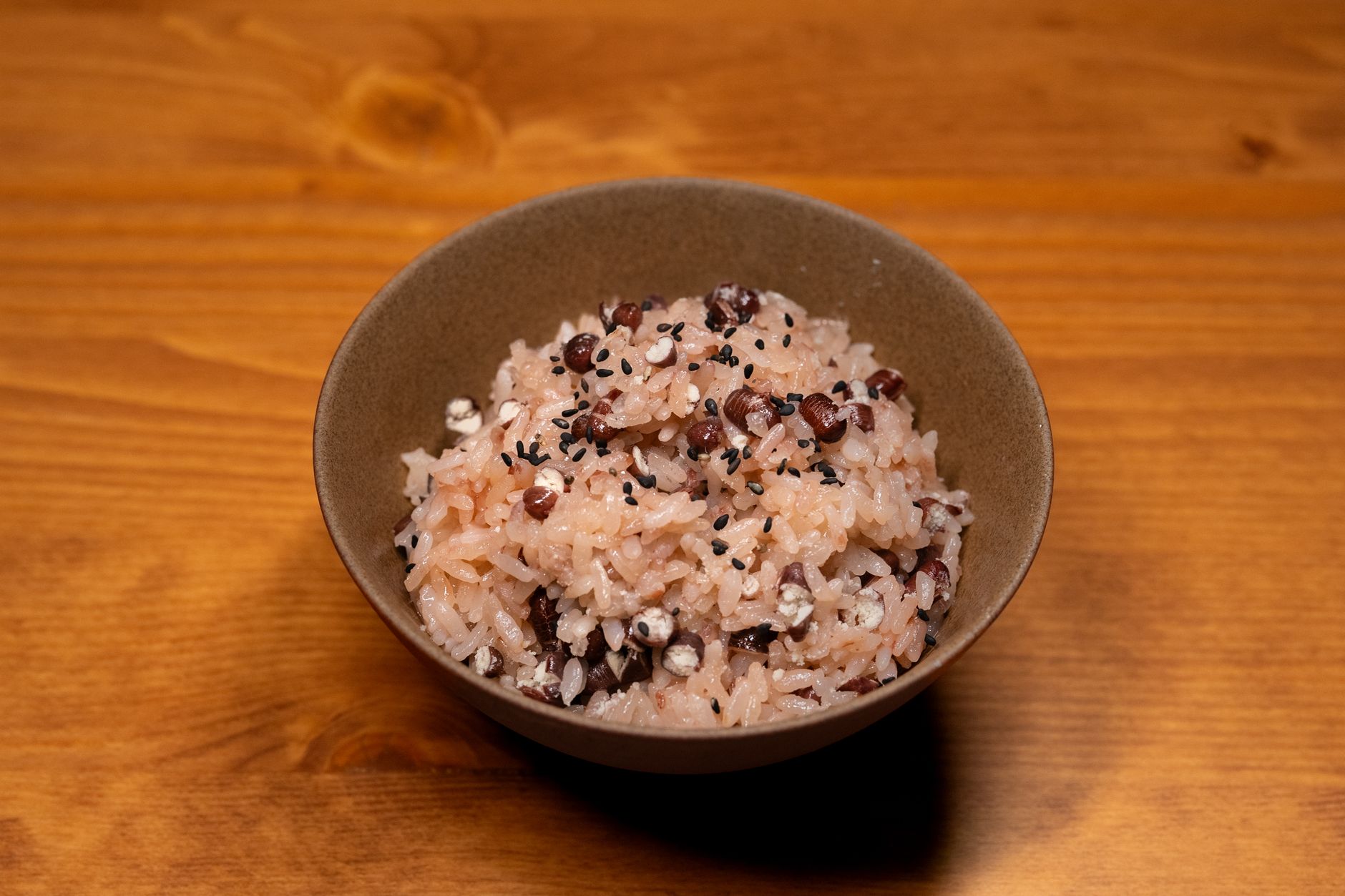 豆と胡麻を混ぜた雑穀ごはん